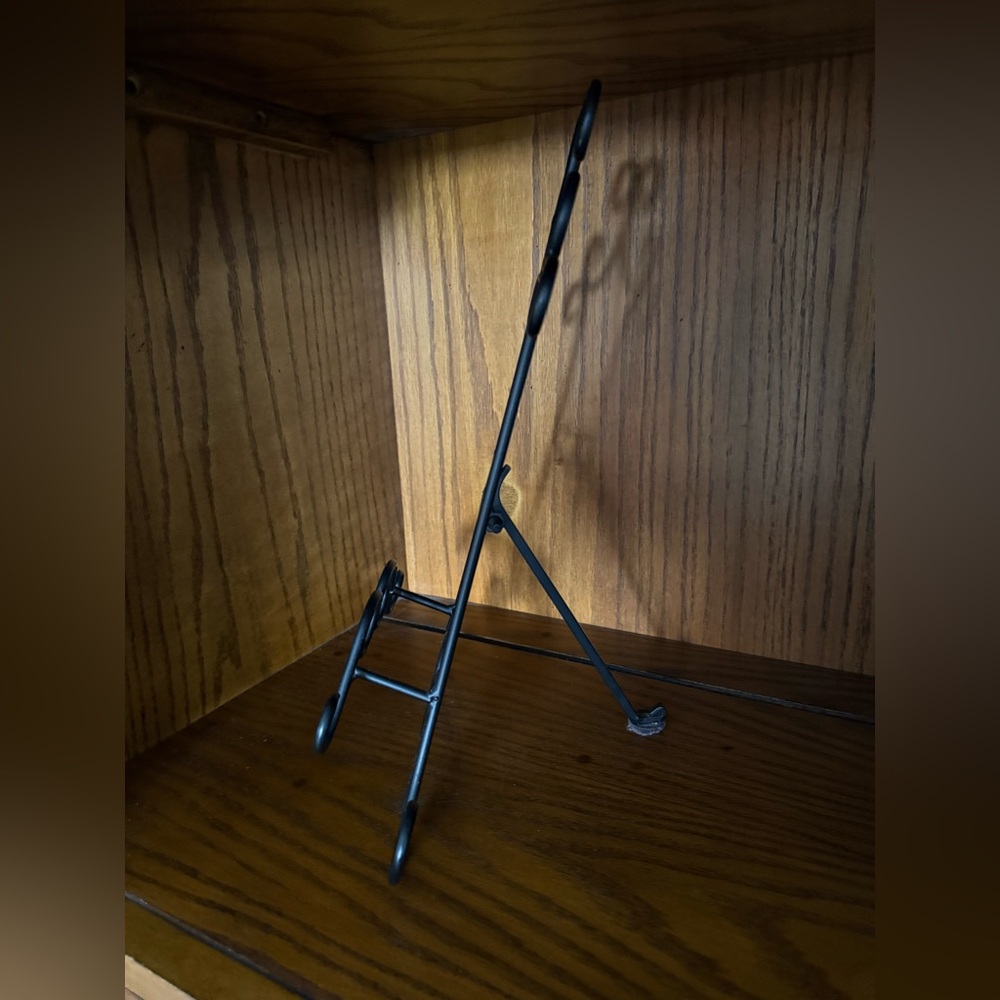 Elegant Black Metal easel Display Stand - Picture 3 of 11